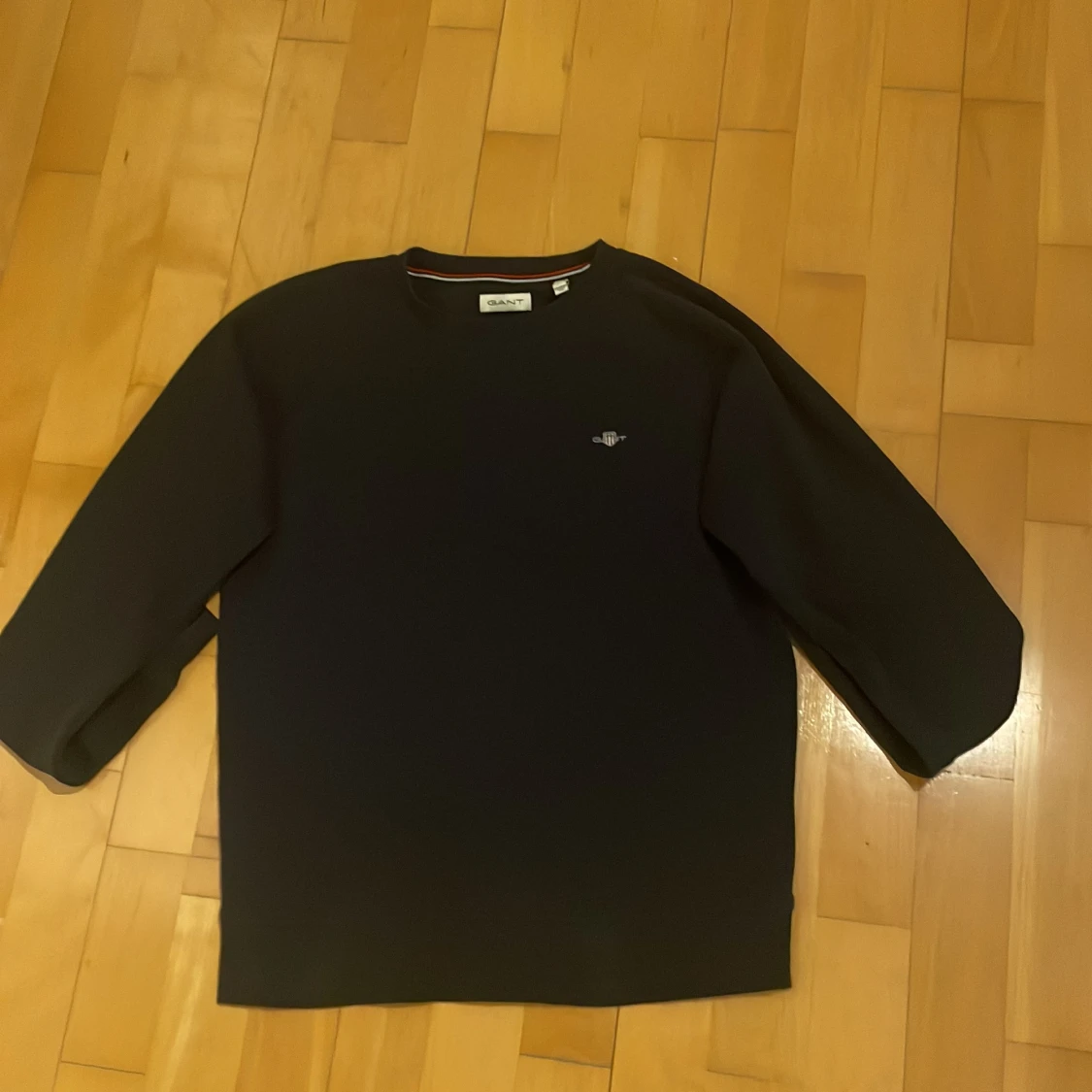 Mörk blå hoodie från gant