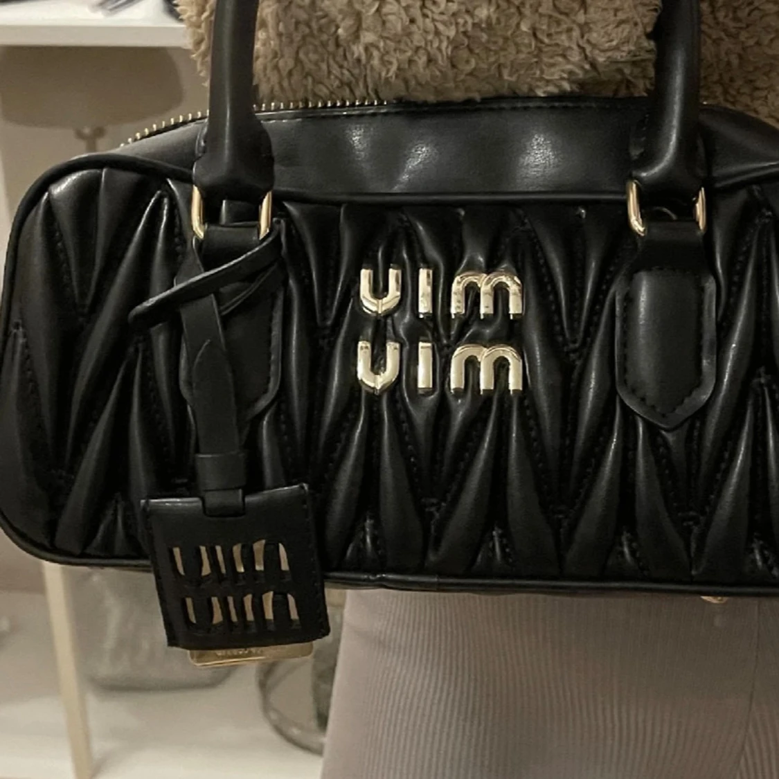 Svart quiltad handväska från Miu Miu - 1