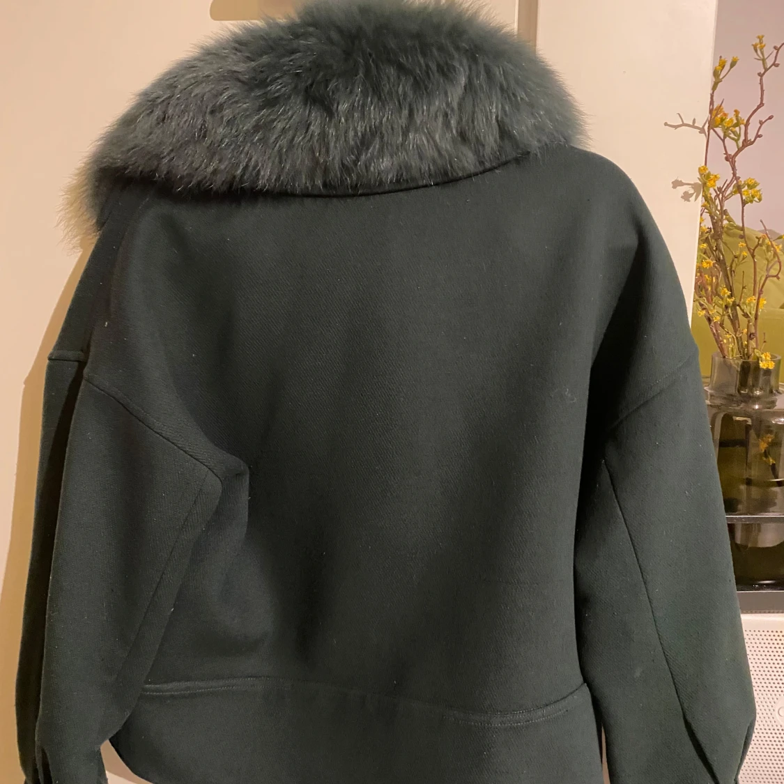 Mörkgrön jacka med päls - 1