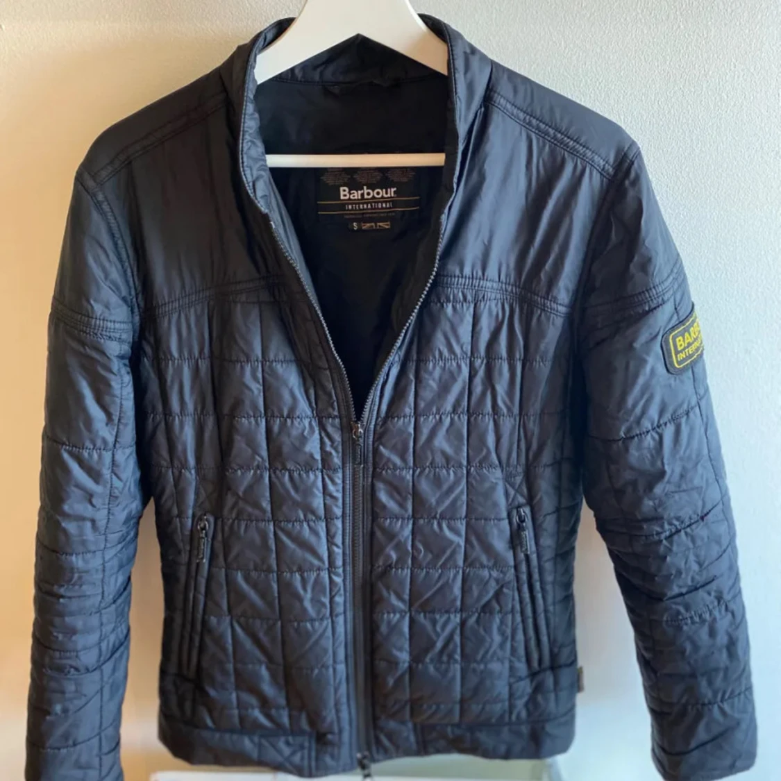 Svart quiltad jacka från Barbour