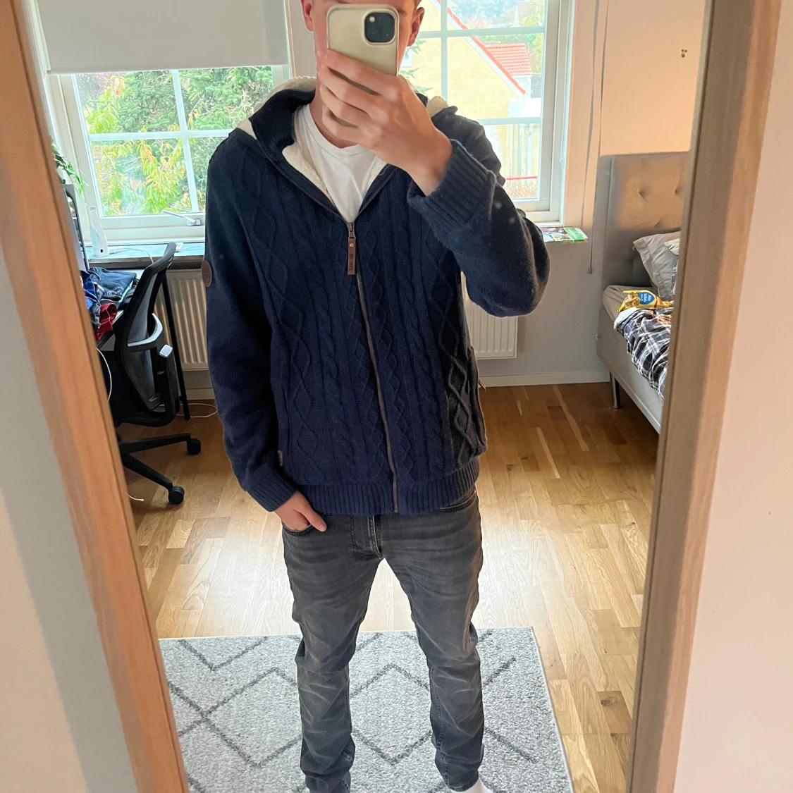 Mörkblå stickad hoodie från Indicode( Använd ca 10 gånger) - 1