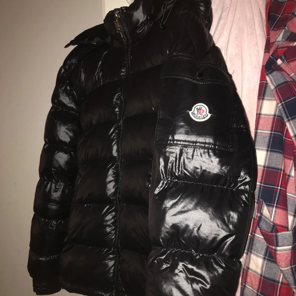 Svart Moncler pufferjacka med huva - 1