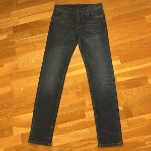 Dolce & Gabbana Jeans (BILLIGA) - Säljer dessa jeansen också då det inte passade mig tyvärr så släpper iväg dom billigt ifall de ä en snabb affär men övrigt sköna byxor om du vill va flashig men diskret                                (PRISET GÅR ATT DISKUTERA)