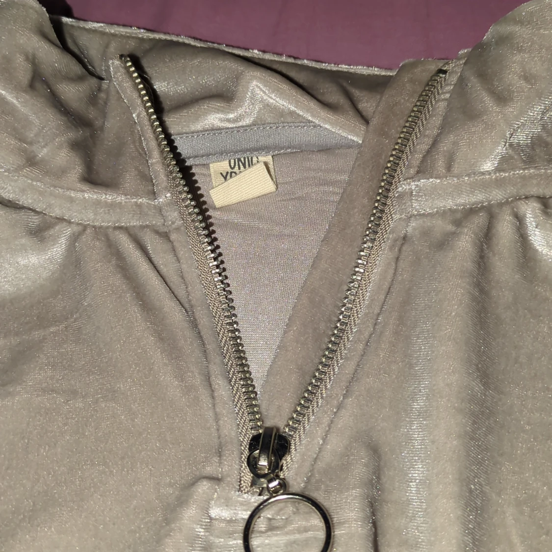 Beige velourtröja med half zip från UNIQ - 2