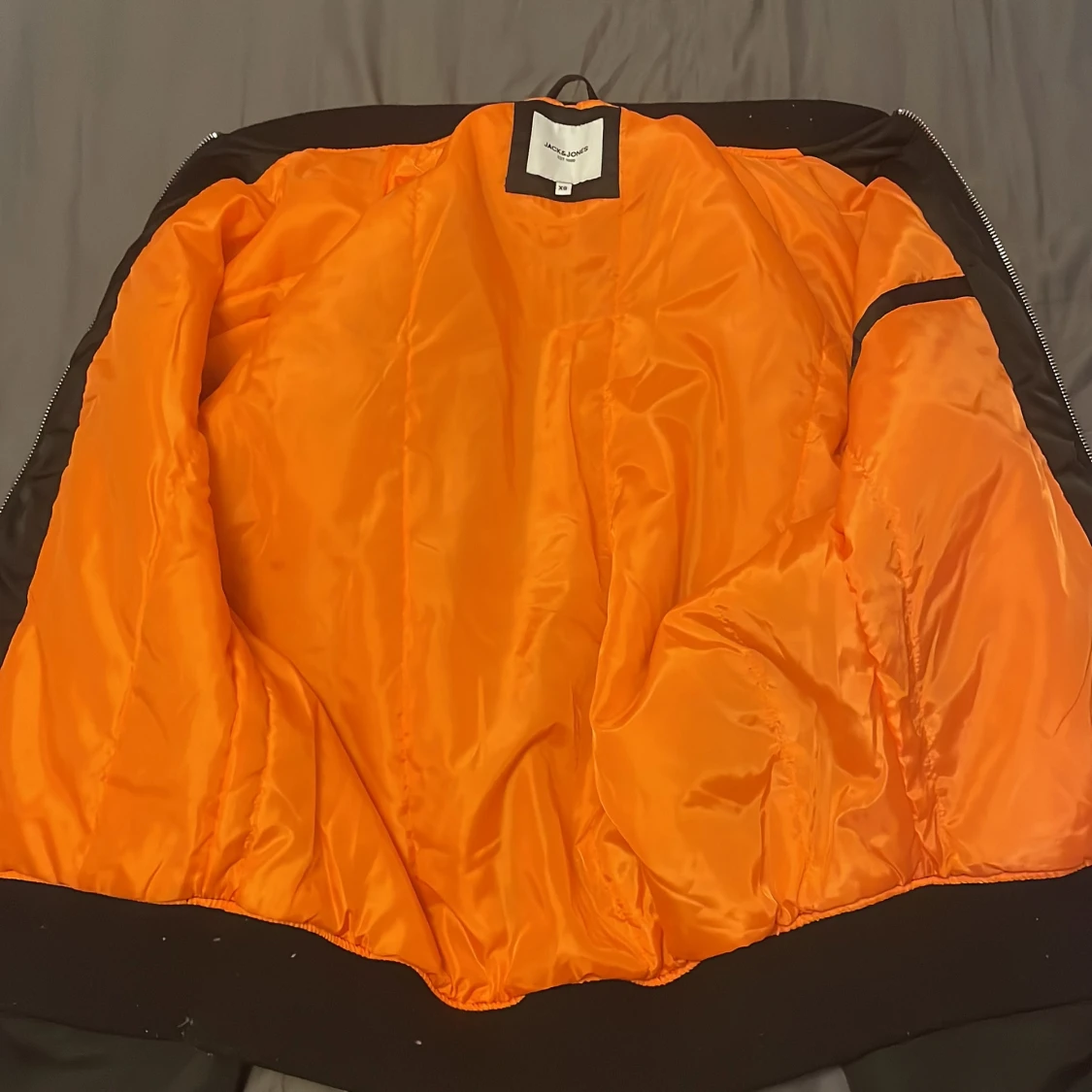 Svart bomberjacka från Jack & Jones - 2