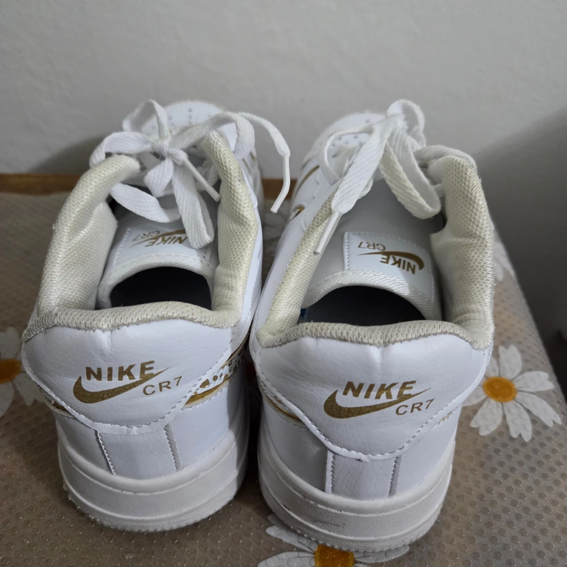 Nike CR7 vita och guld sneakers - 2