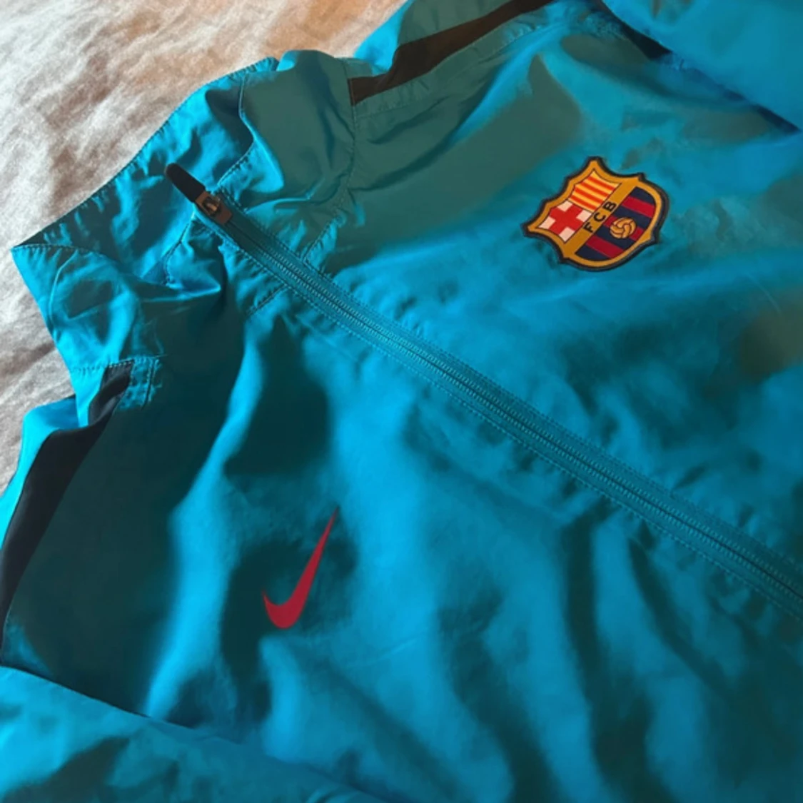 Turkos Nike FC Barcelona vindjacka 158-170 - 1