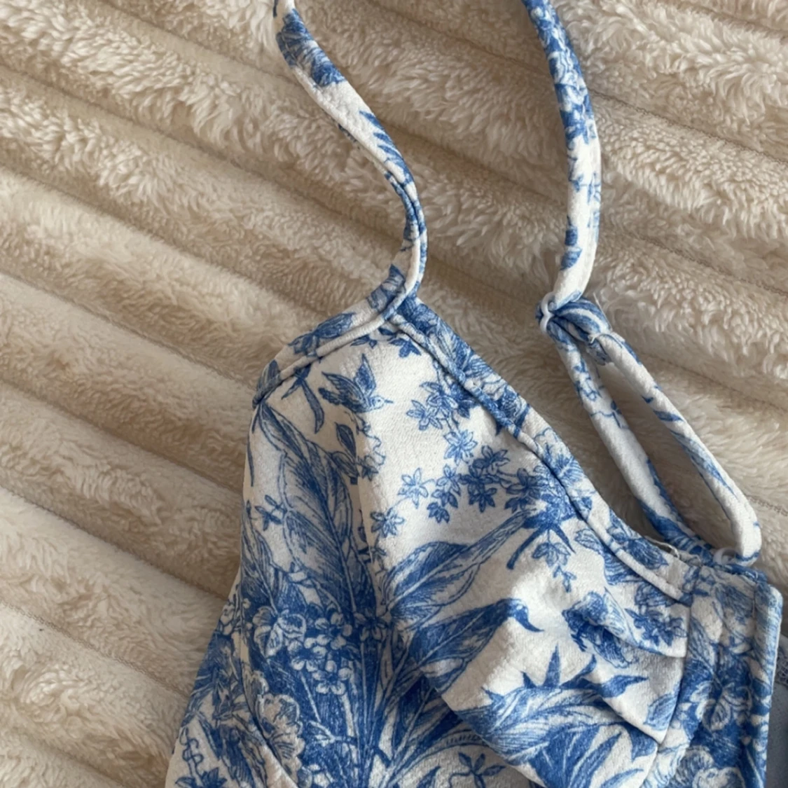 Blommig blå och vit topp - 3