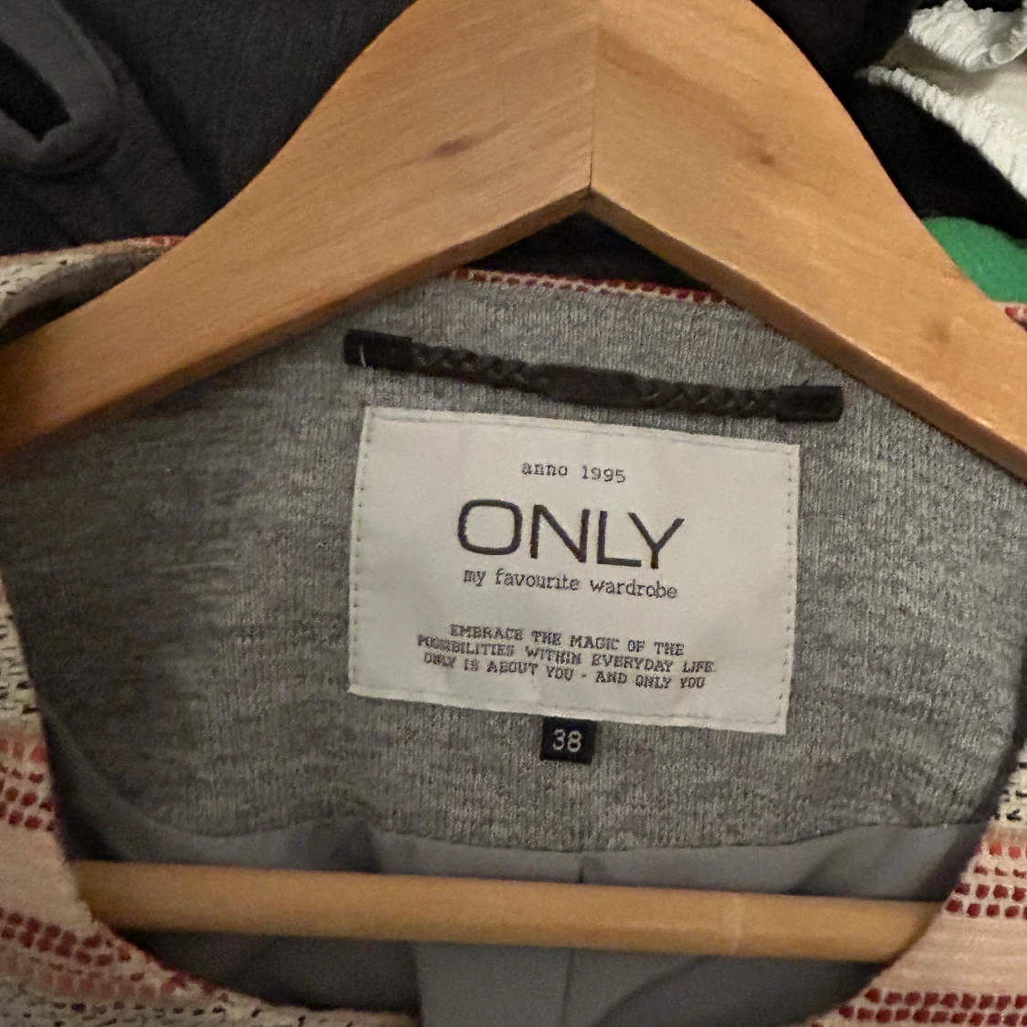 Randig kavajjacka från ONLY, strl 38 - 2