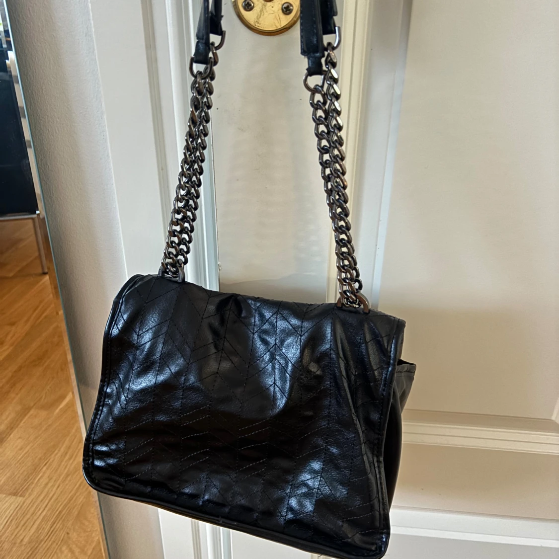 Axelväska med kedja från Zara  - 1