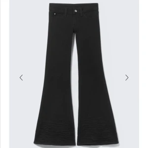 Cheap Monday jeans - Säljer dessa svarta jeans från Weekday då dom var för små för mig, de är i storlek 23/30. De är aldrig använda utan bara testade. Prislapp och annat sitter kvar som det ska.💞💞💞