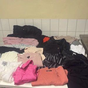 Klädpaket🌸 - Kostym byxor, blusar, klänningar, en väst 