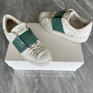 Valentino skor - Valentino skor - Bra skick - Tillbehör: Valentino dustbag - Nypris: 6000kr - TrendWardrobe