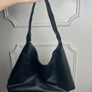 väska - my makeup let me down...that's why you see what you see