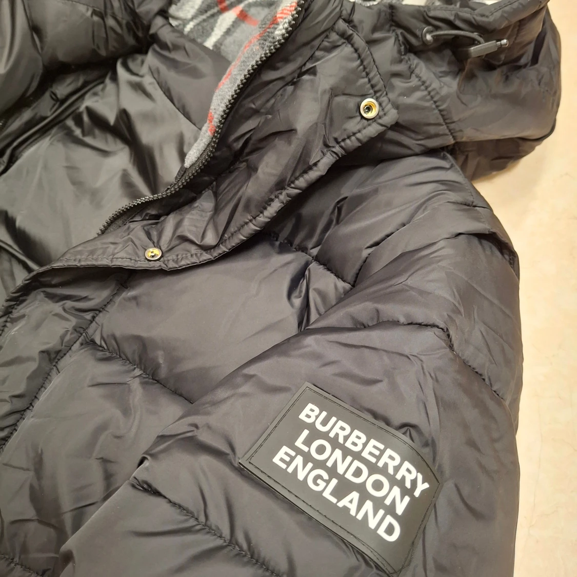 Svart pufferjacka från Burberry - 2
