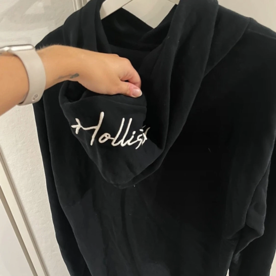 Svart hoodie från Hollister - 1