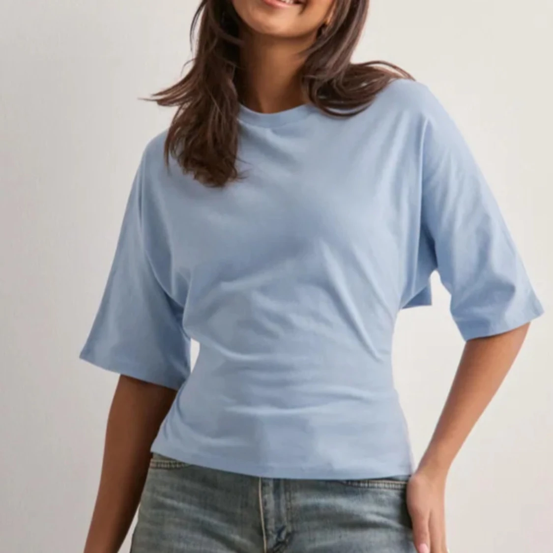 Ljusblå croppad topp med knyt - 1