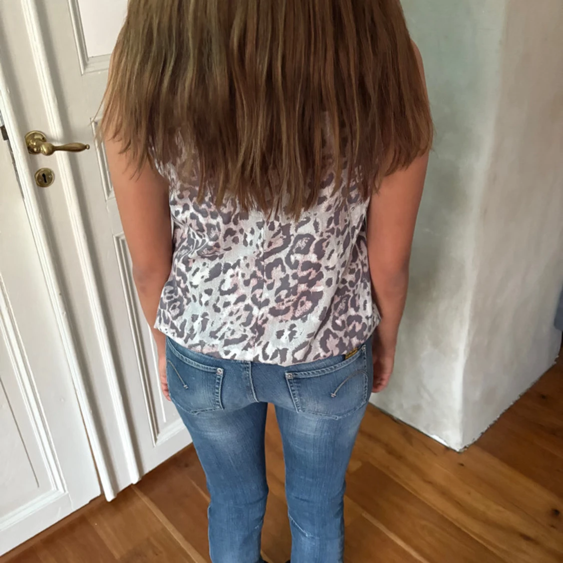 Leopardmönstrad ärmlös linnetopp - 2