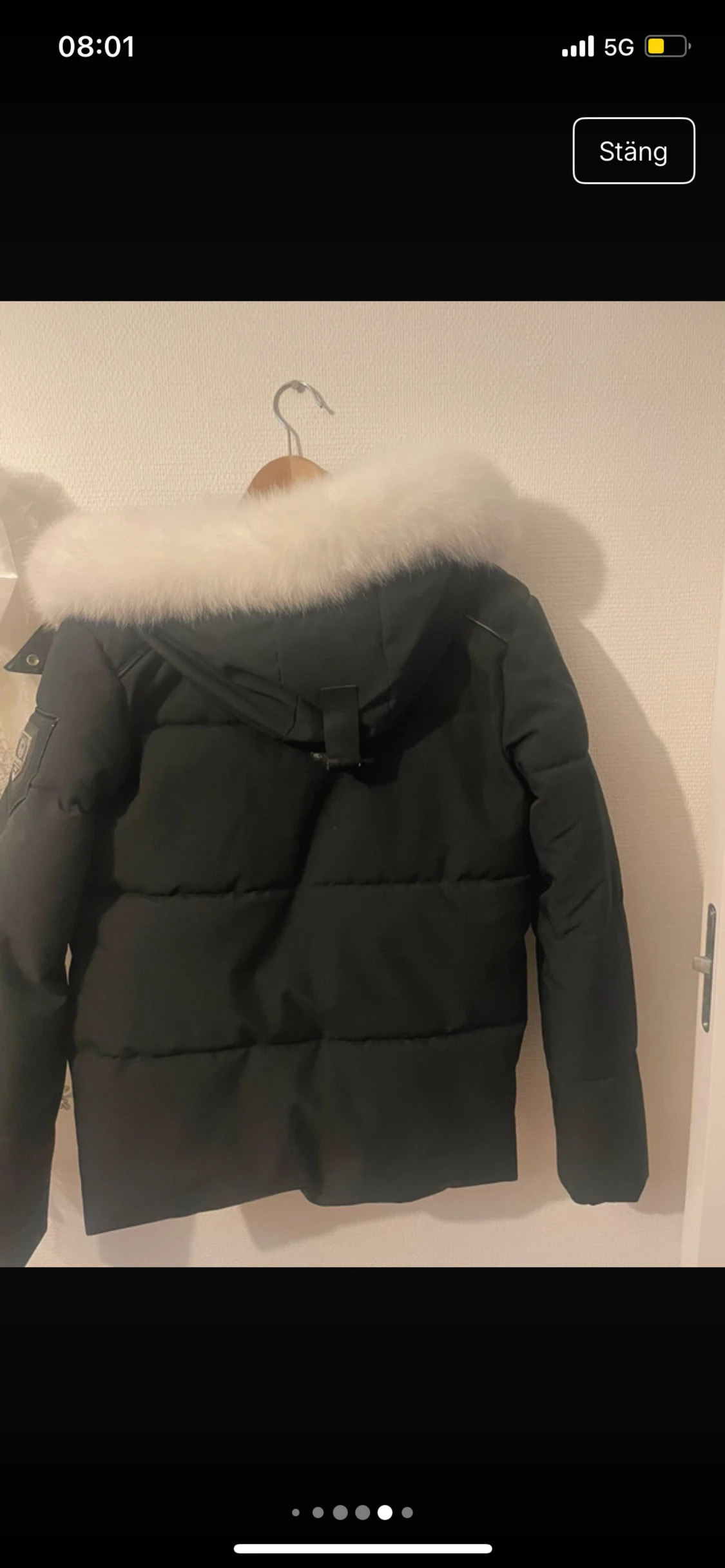 Svart pufferjacka med vit päls från Horsefeathers - 1