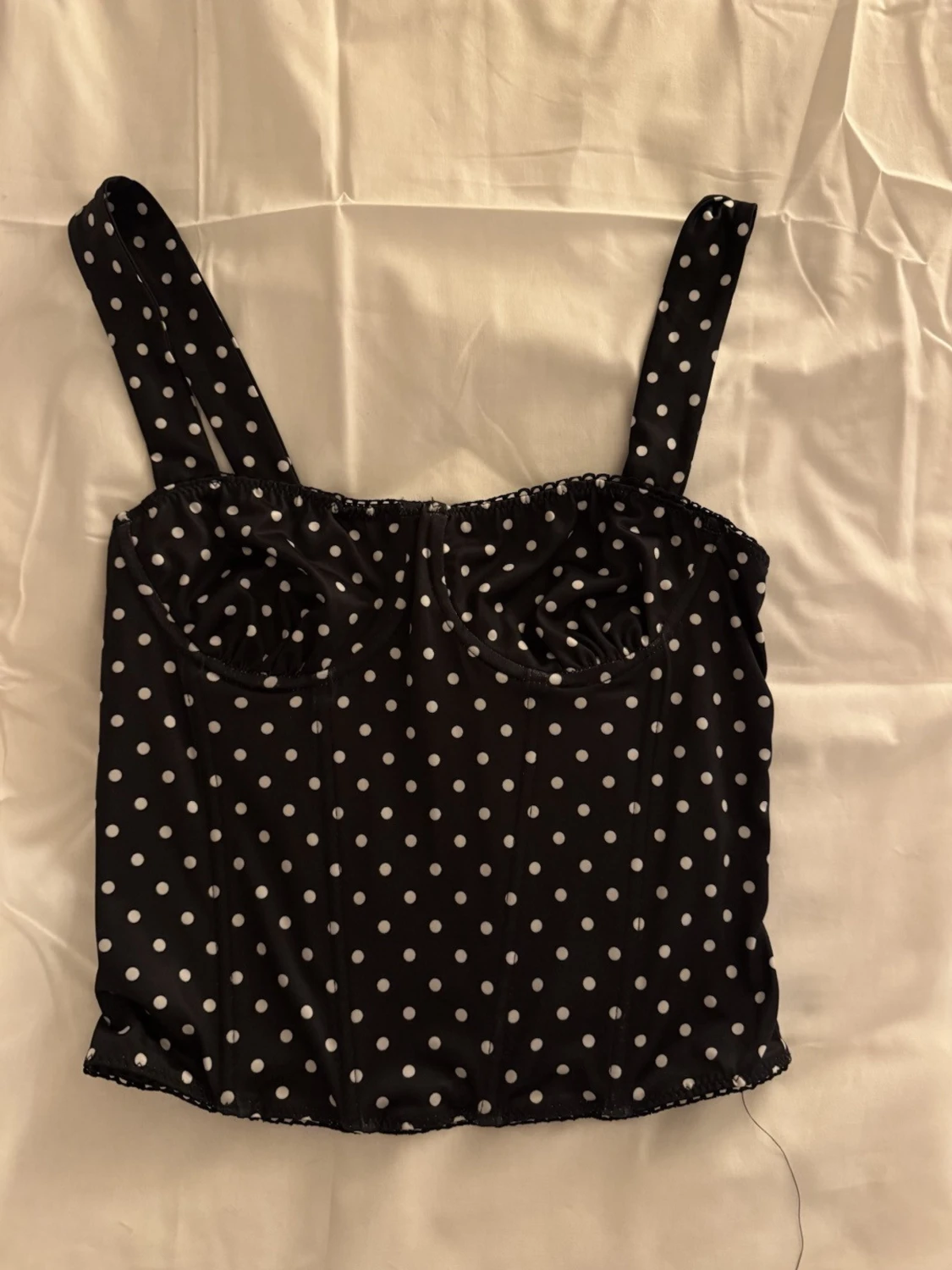 Svart prickig korsett med axelband