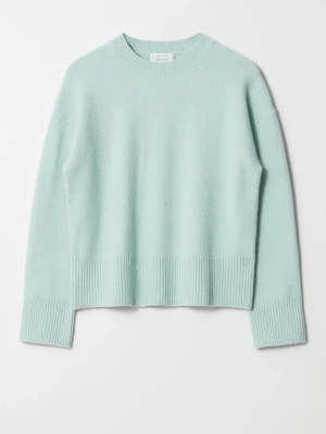 Blekgrön stickad tröja från & Other Stories - Blekgrön stikad tröja från and other stories och är använd ca 4 gånger (är i väldigt bra skick) och är köpt för 490kr