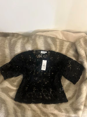 Spetsblus från Kapphal  - Jättefin helt ny storlek xs