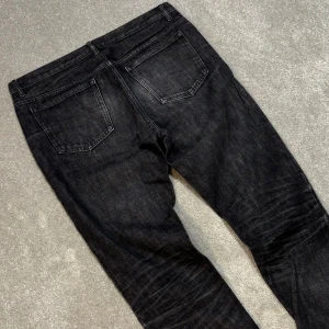 A.P.C Jeans - A.P.C Jeans | Modell: Petite new standard | Skick 9/10, Väldigt bra | Nypris ca 3000kr | Mitt pris 899kr | Midjebredd: 42,5cm Ytterbenslängd: 107cm | Kom gärna pm vid frågor eller funderingar | Postas eller möts upp i Gävle!