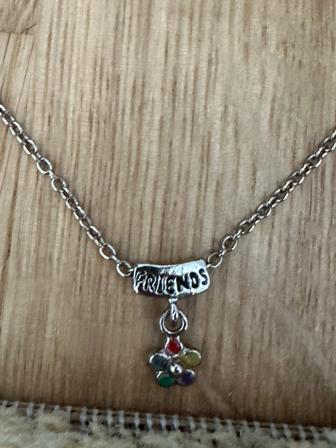 Halsband friends helt nytt  - 1