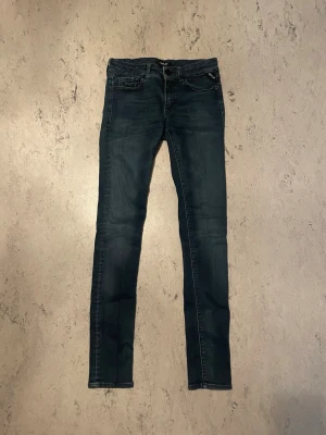 Replay jeans luz - Replay jeans luz i ny skick. 27/32, hör av dig vid eventuella frågor eller funderingar! 😁