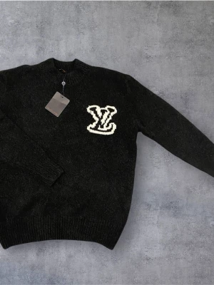 Stickad Tröja - Oanvänd k storlek S, stor i storleken