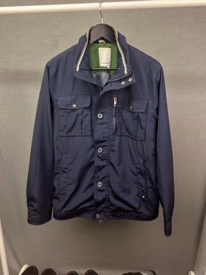 J Lindeberg field jacka - Supersnygg field jacka från j Lindeberg! Nyskick! Size M-L! Hör av dig vid minsta funderingar 😊🙏