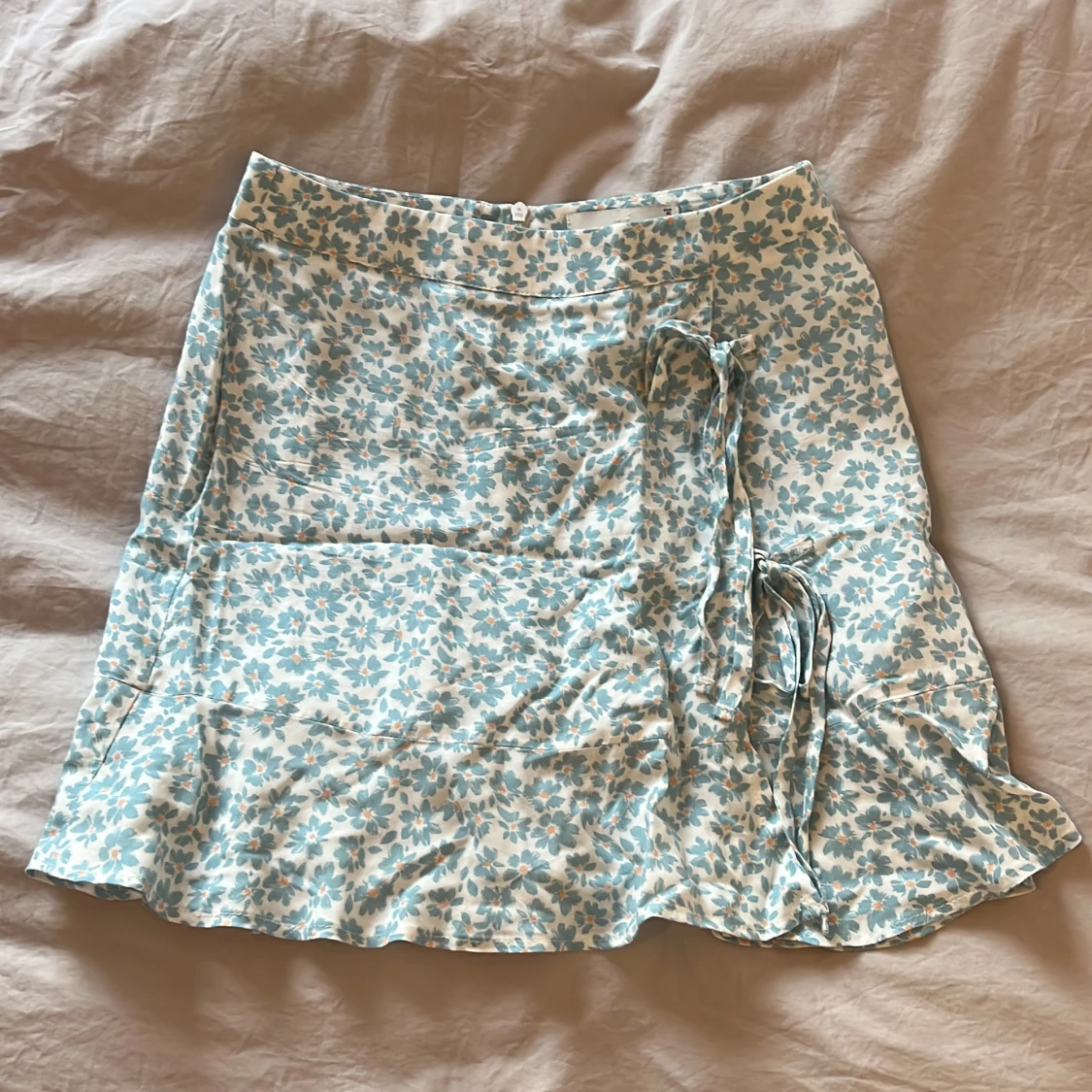 Blommig omlottkjol från Pull&Bear