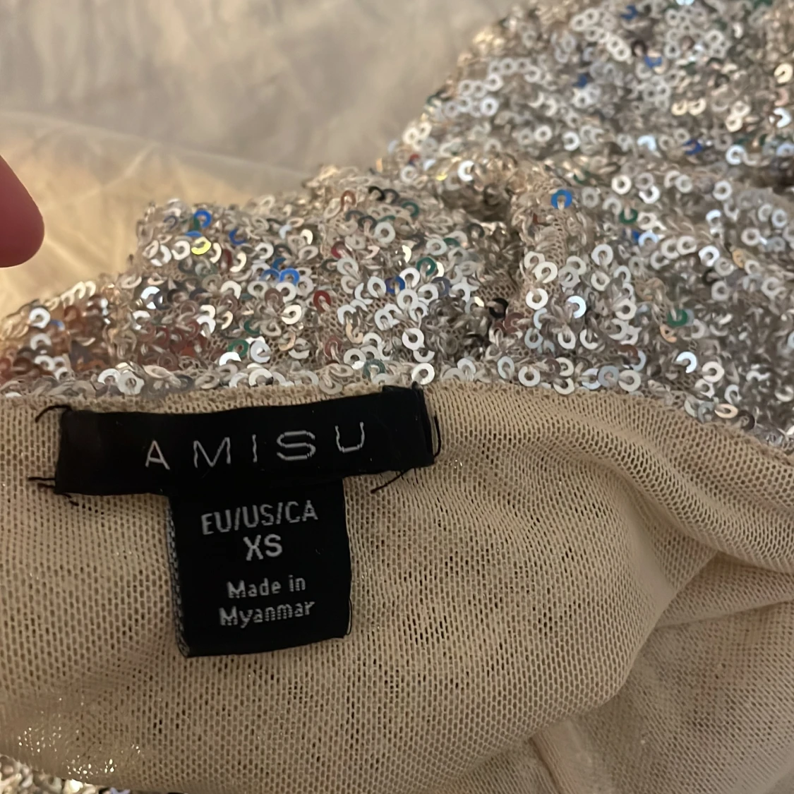 Silver paljettopp med öppen rygg Amisu - 3