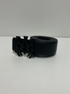Amiri Bälte  - Säljer ett bälte helt nytt oanvänd. Storlek 110cm snabb frakt.
