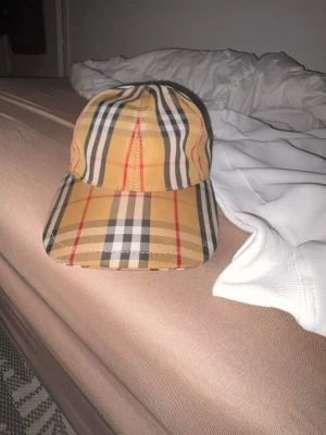 Snygg keps  - Säljer en snygg keps storlek M/L 