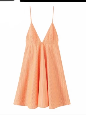 SÖKER denna Zara klänning - Söker denna Zara klänning i storlek Xs/S 💗🫰🏼