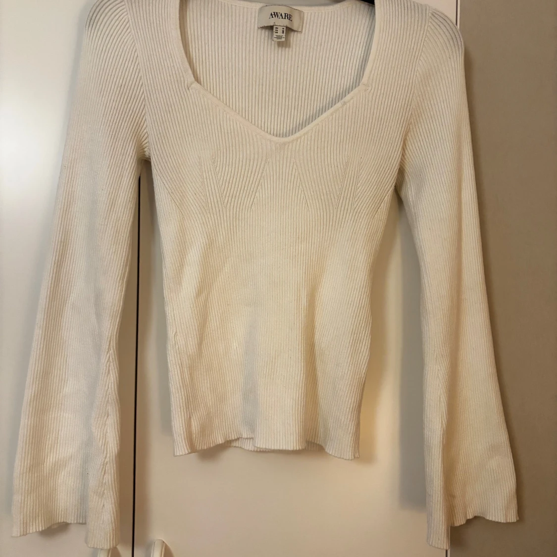 Vit ribbad tröja från Aware