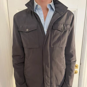 Field jacka  - Säljer denna tvär snygga jacka från Riley . Hör av er vid eventuella frågor!