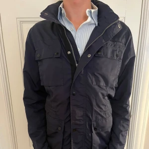 Field jacket   - Säljer denna Filed jacka från dressman. Storlek M hör av er vid eventuella frågor!