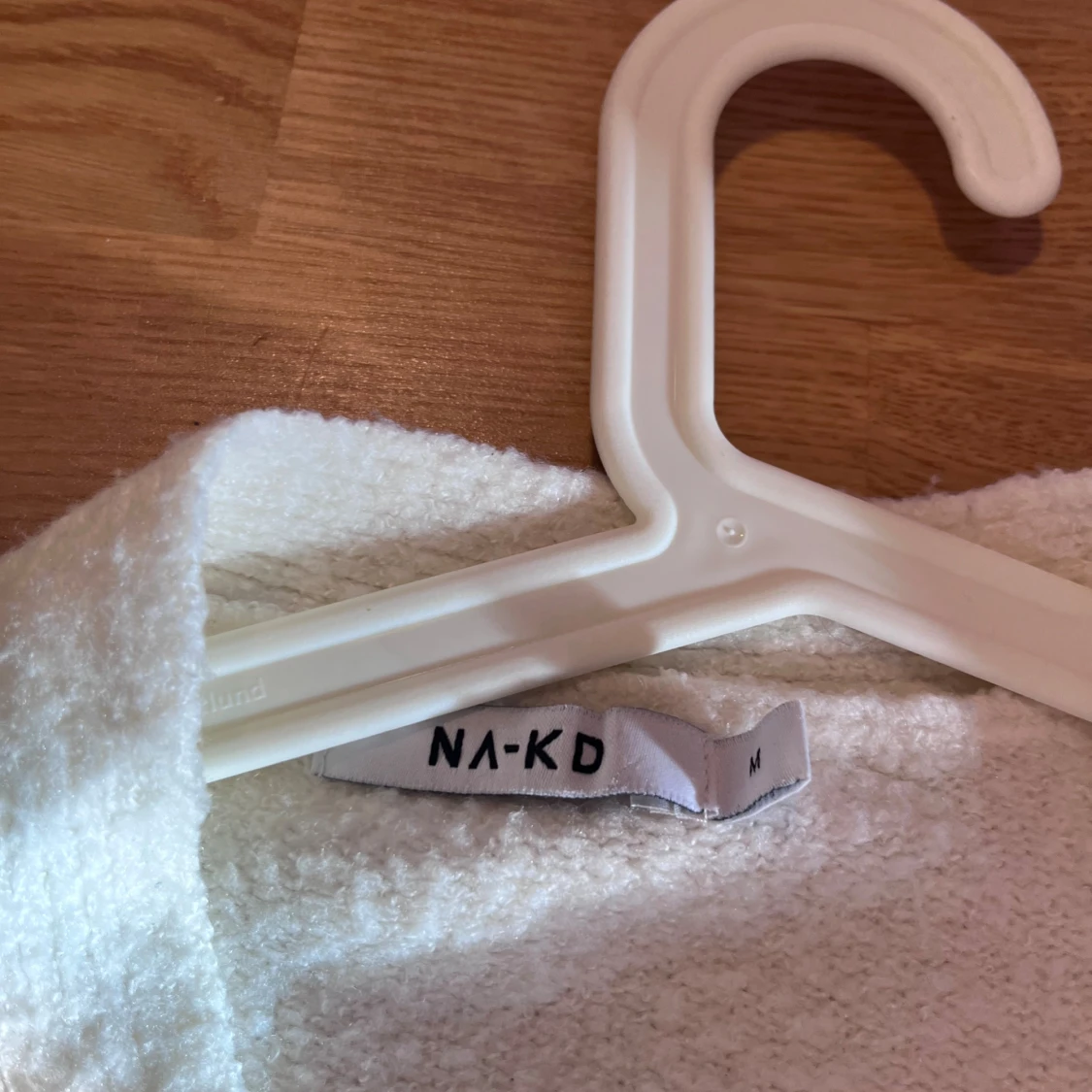 Vit stickad omlottkofta från NA-KD - 2