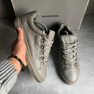 Balenciaga arena  - Balenciaga arena skor | grymt skick 8,5/10 flawless | Storlek 41 men passar 42 | box och dustbag ingår! | skriv vid frågor🙌🏻. 