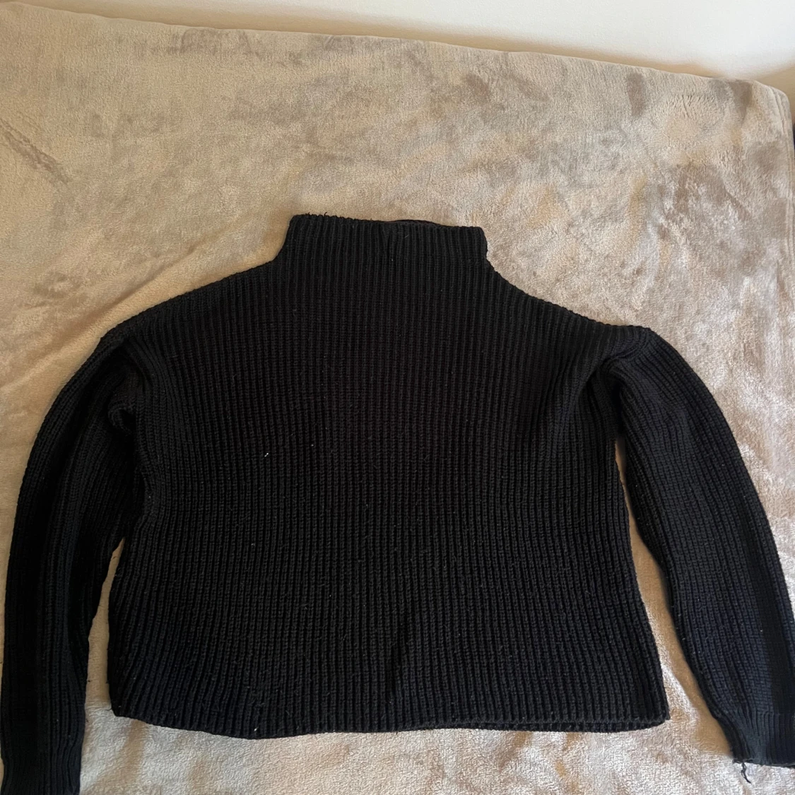 Svart stickad polotröja - 3