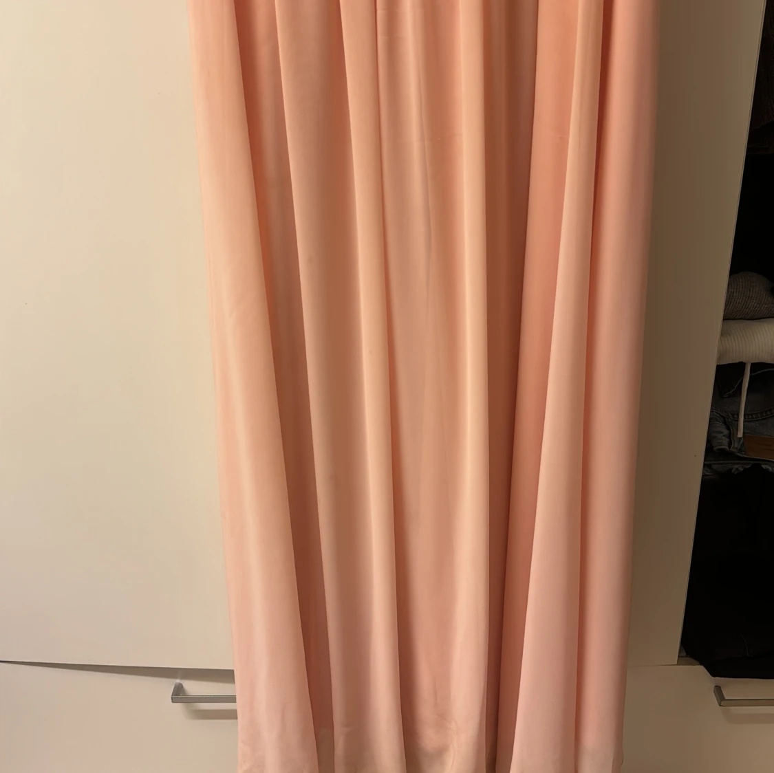 Lång ljusrosa balklänning med spets - 2