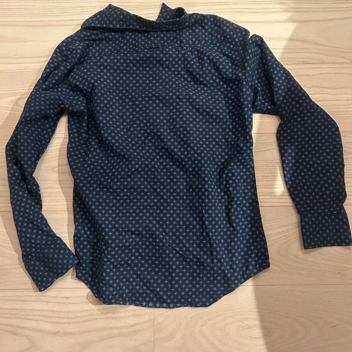 Mörkblå mönstrad skjorta från Gant - 1