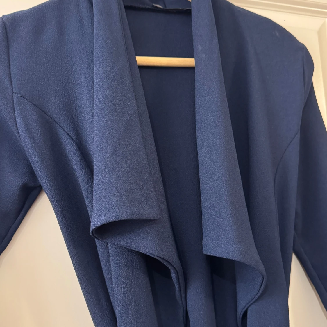 Marinblå långklänning med bälte - 1