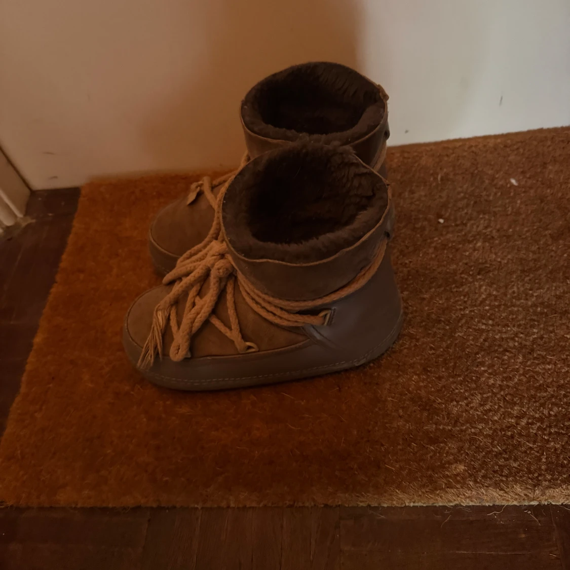 Bruna Inuikii boots med snörning - 1