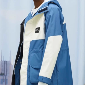 Jacka J.Lindeberg - Oanvänd snygg vindtät, vattenavvisande jacka med fina detaljer.  M / L - oversized