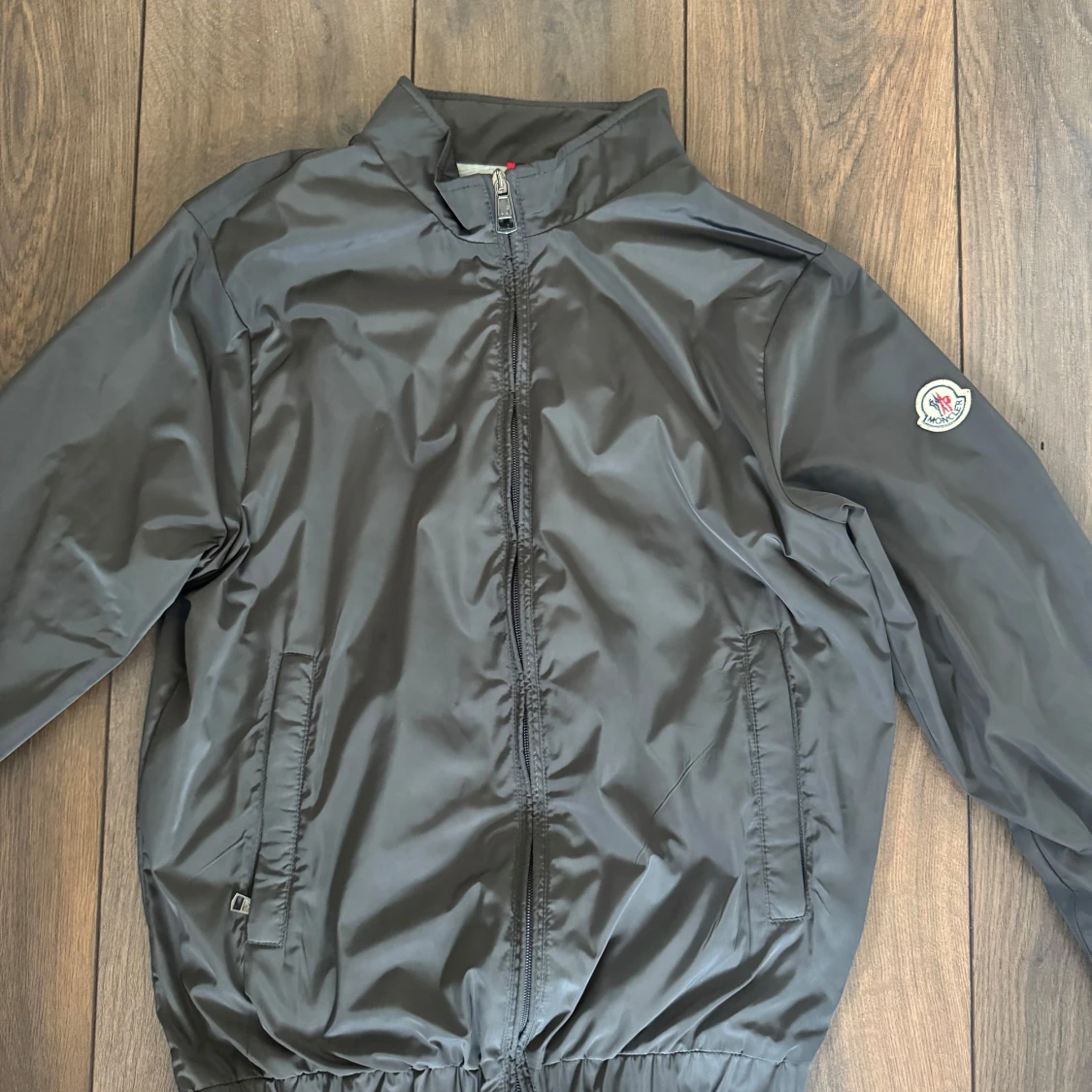 Svart vindjacka från Moncler