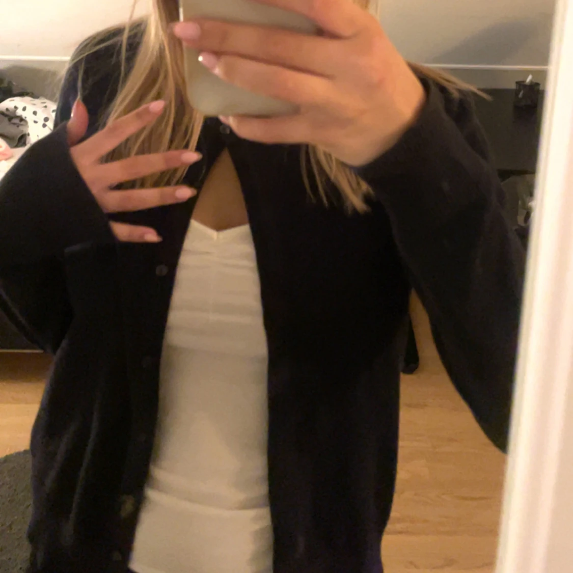 Mörkblå stickad kofta med knappar