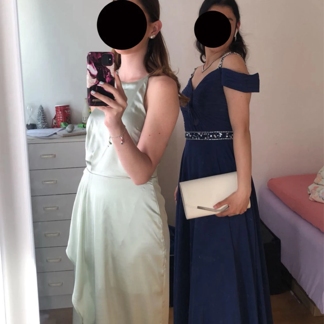 Marinblå långklänning med pärldetaljer - 2